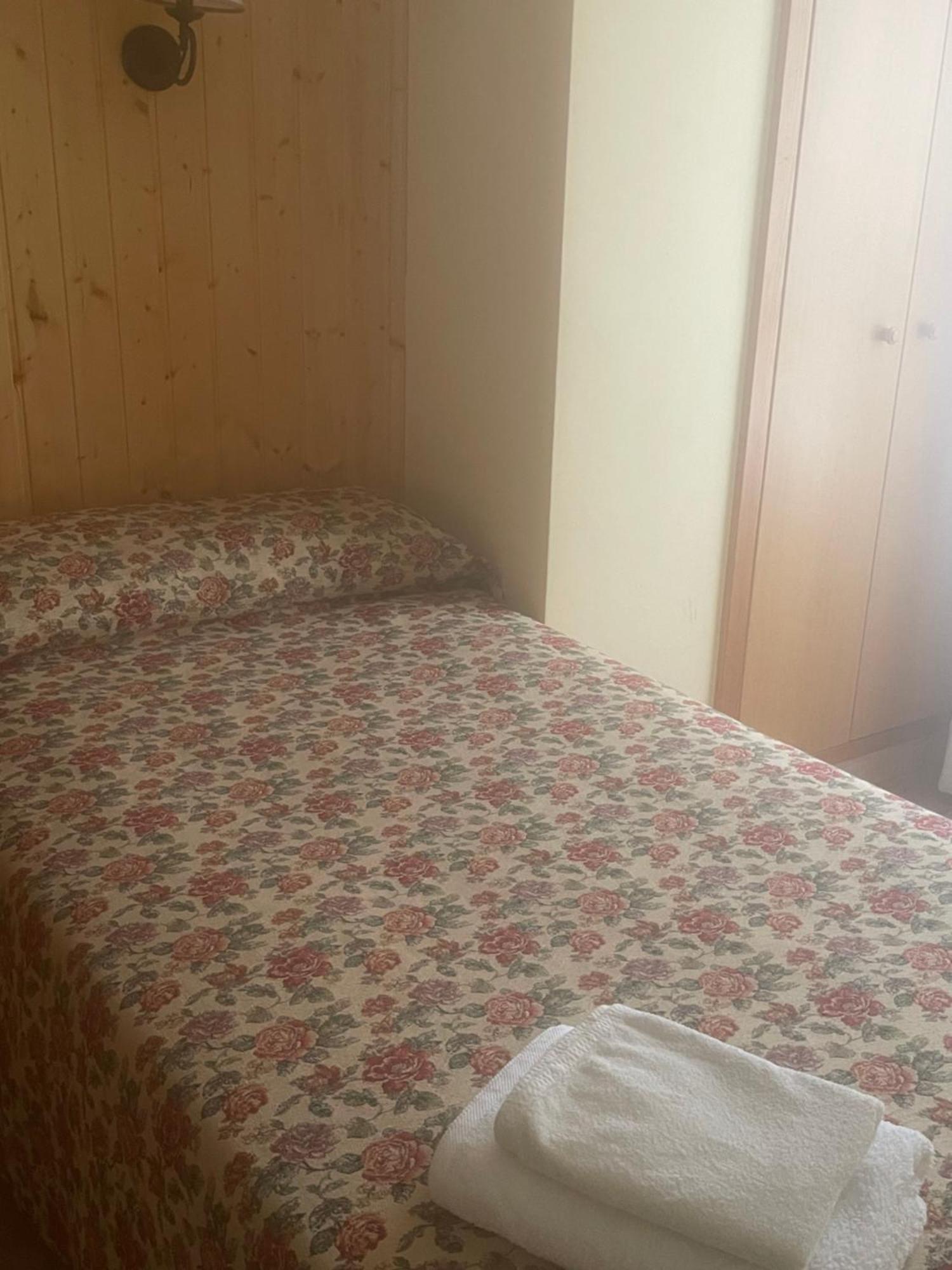 A Pousada La Posá Villar del Arzobispo Exterior foto